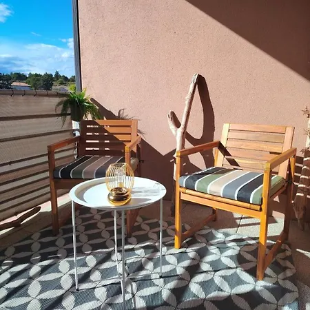 Апартаменты Village, Appt Avec Terrasse & Parking Prive *