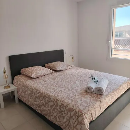 Village, Appt Avec Terrasse & Parking Prive Апартаменты Лёкат