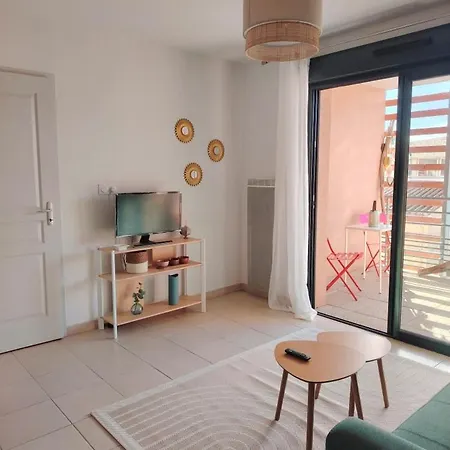 Village, Appt Avec Terrasse&parking Privé Apartamento *