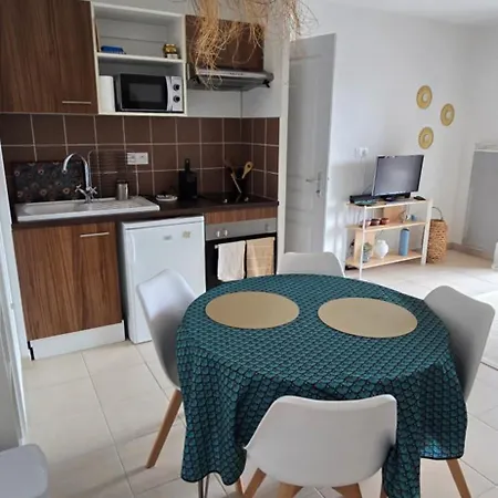Апартаменты Village, Appt Avec Terrasse & Parking Prive *